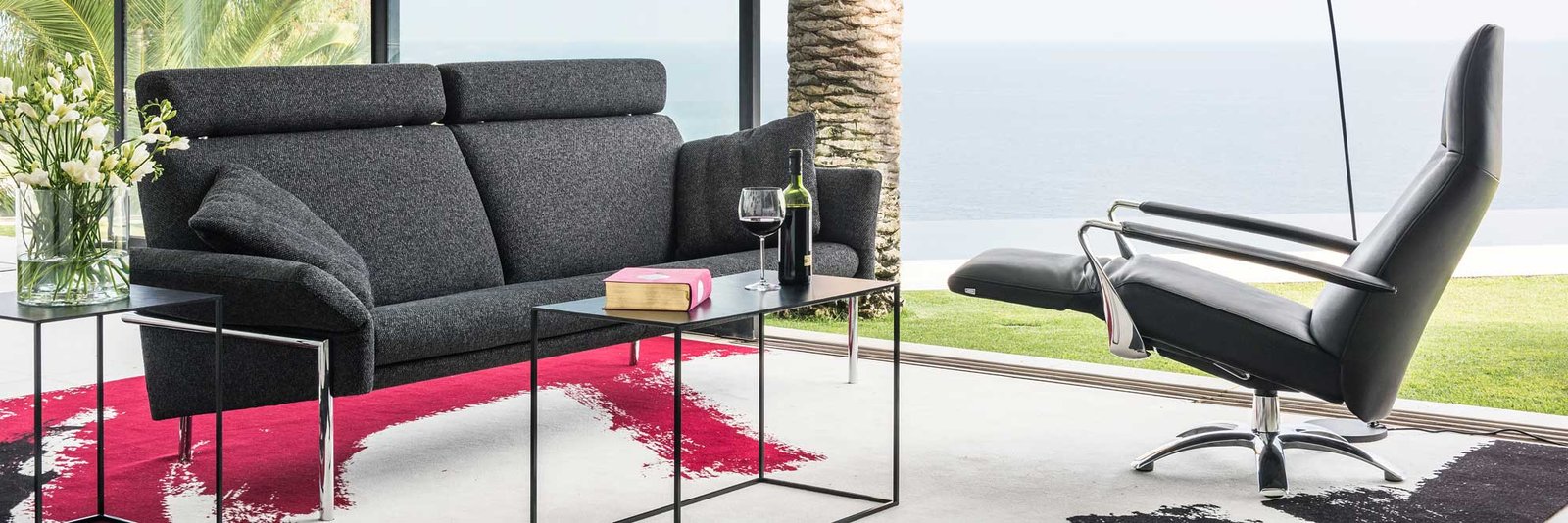 Woonkamer met stoelen